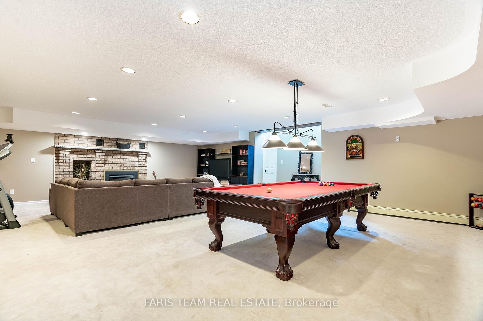 1826 Quantz Cres