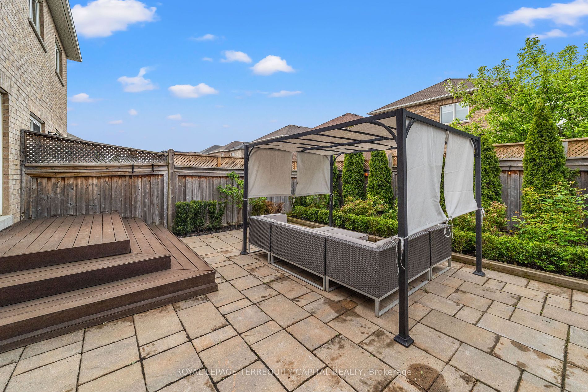 26 Manordale Crescent