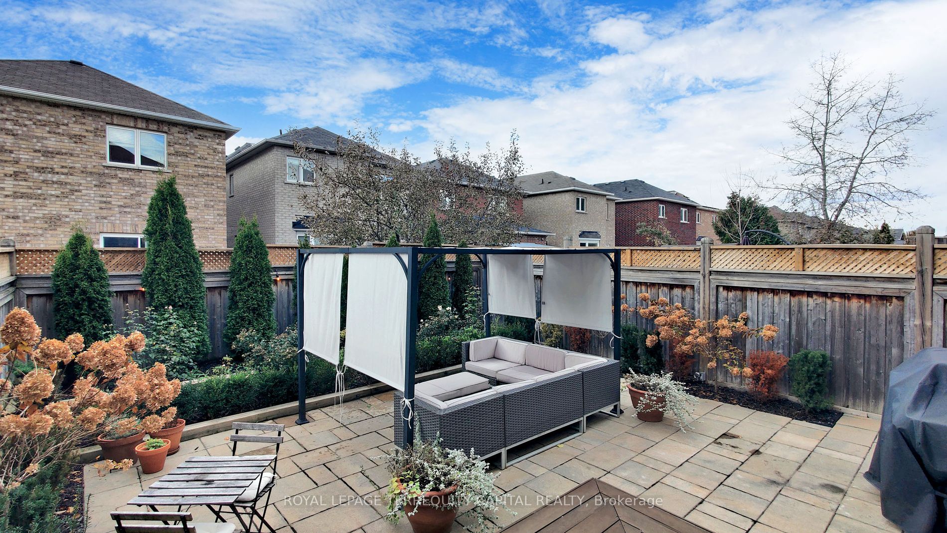 26 Manordale Crescent