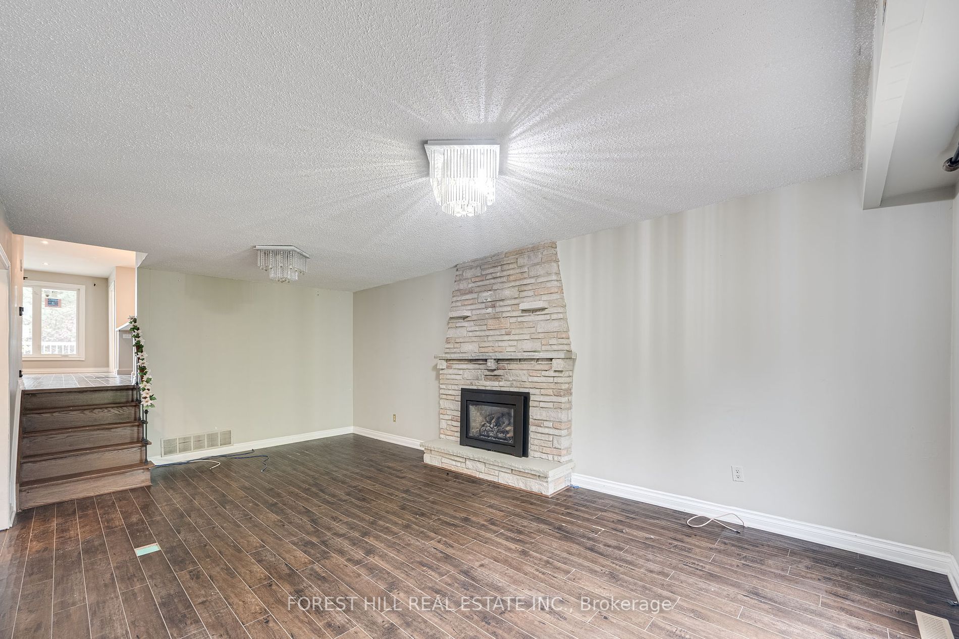 77 Lee Avenue