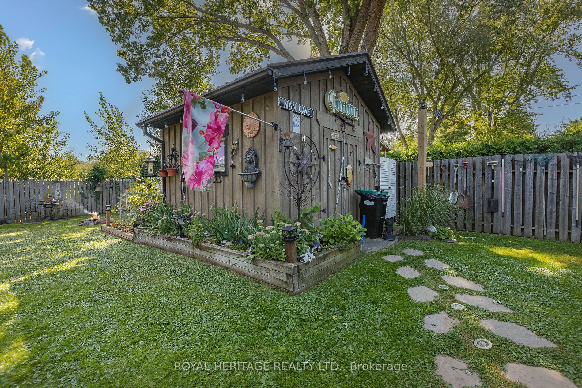 1275 Killarney Beach Rd