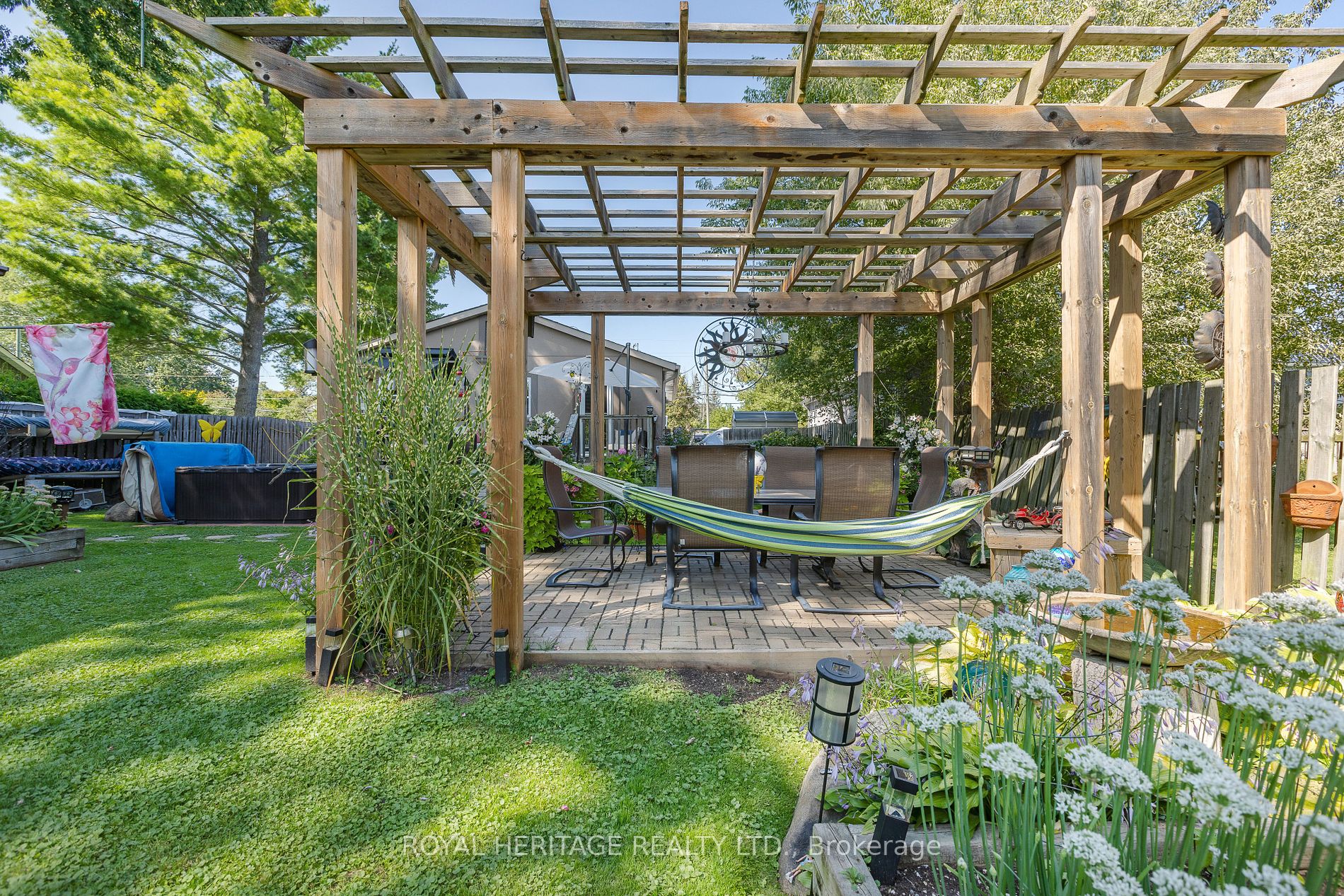 1275 Killarney Beach Rd