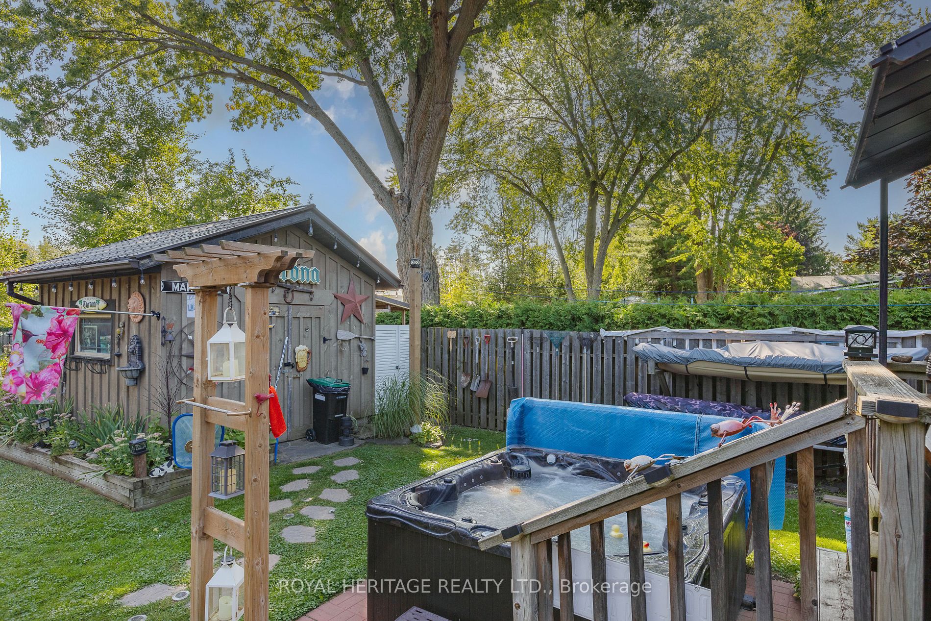 1275 Killarney Beach Rd