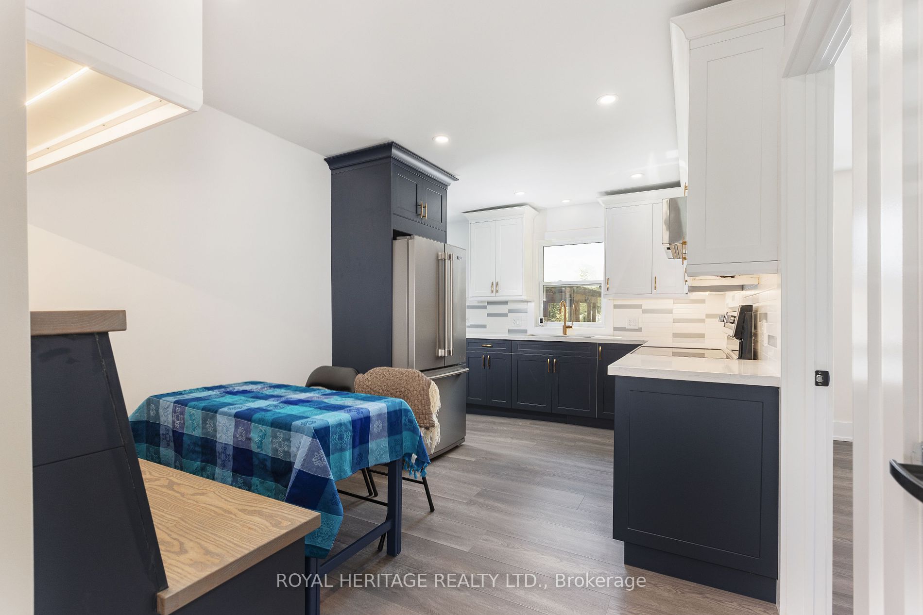 1275 Killarney Beach Rd