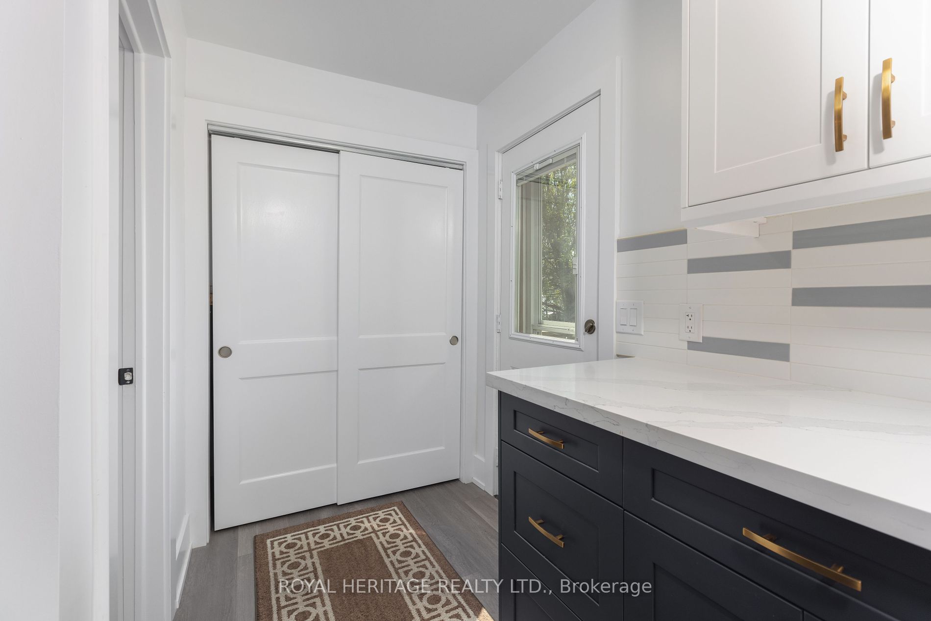 1275 Killarney Beach Rd