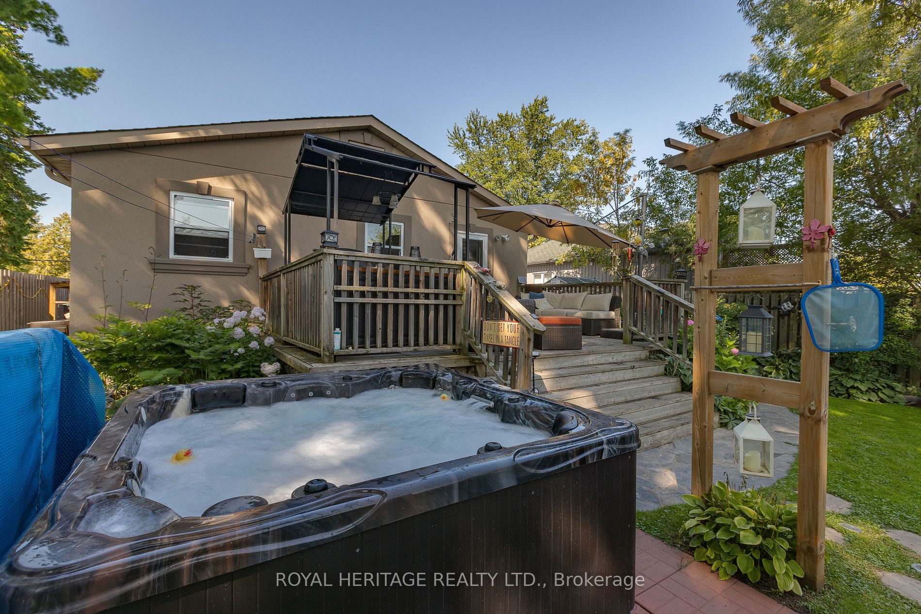 1275 Killarney Beach Rd