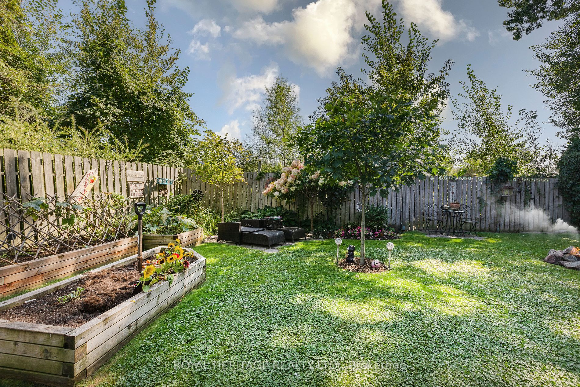 1275 Killarney Beach Rd