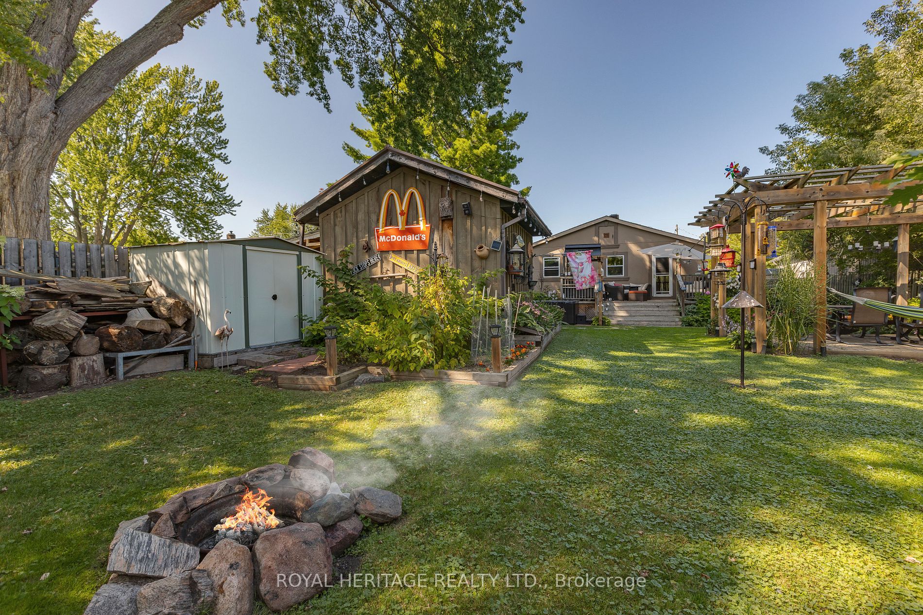1275 Killarney Beach Rd