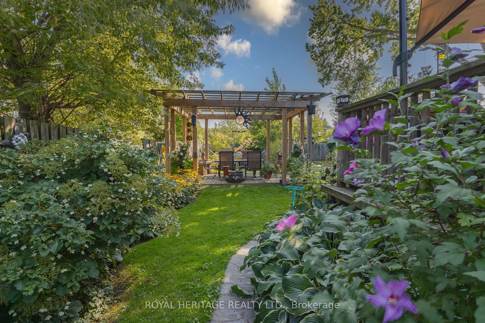 1275 Killarney Beach Rd
