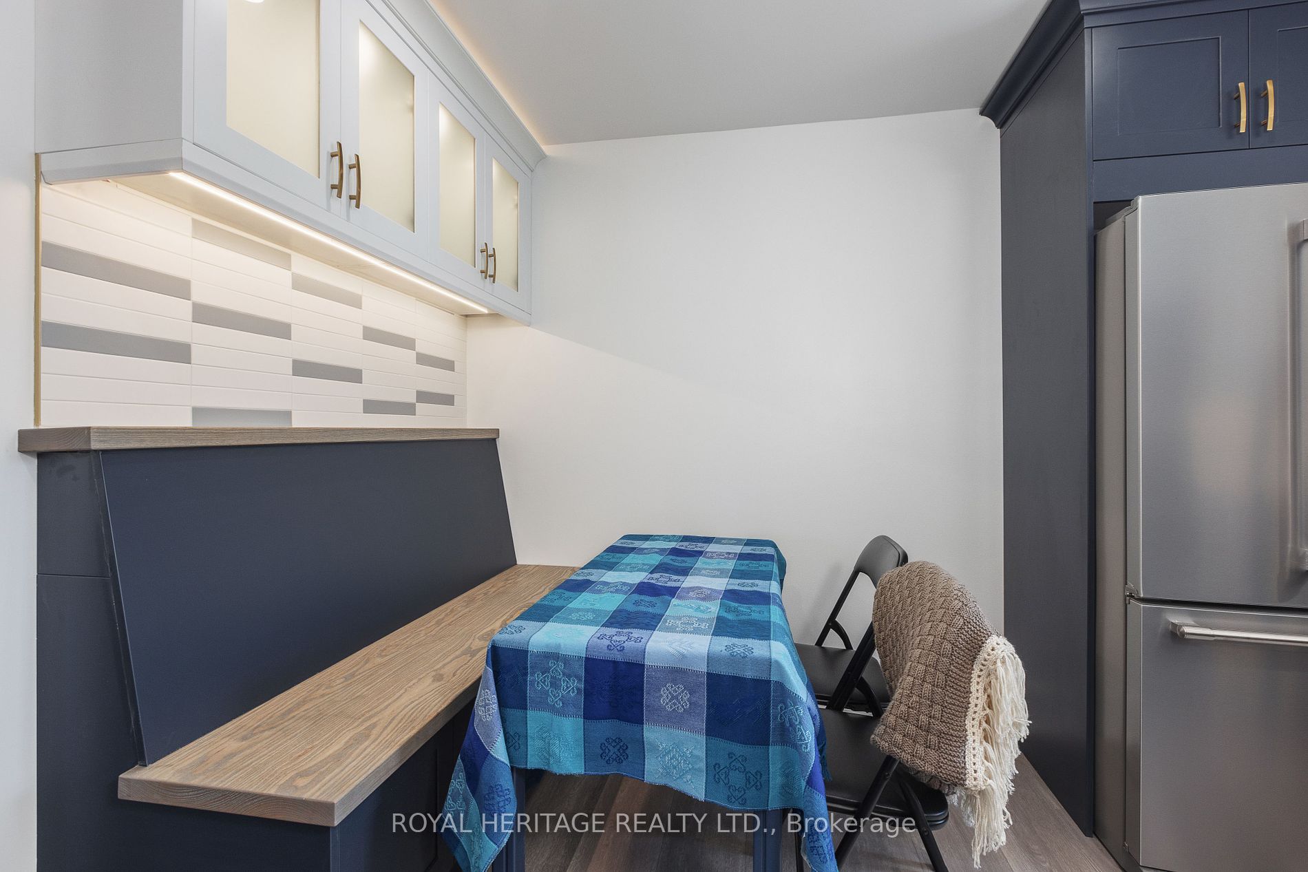 1275 Killarney Beach Rd