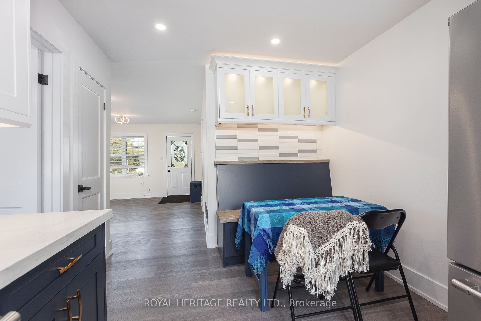 1275 Killarney Beach Rd