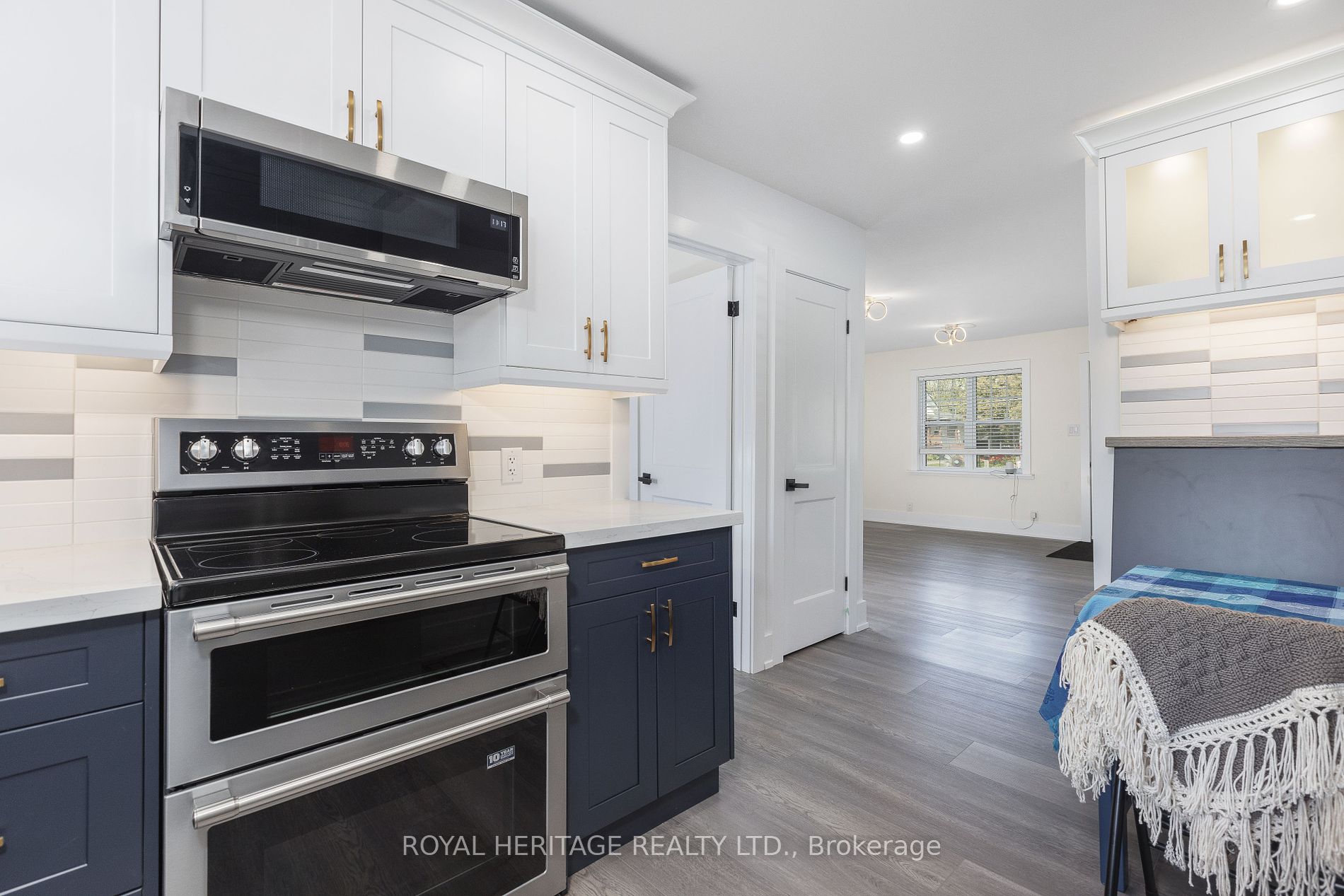 1275 Killarney Beach Rd