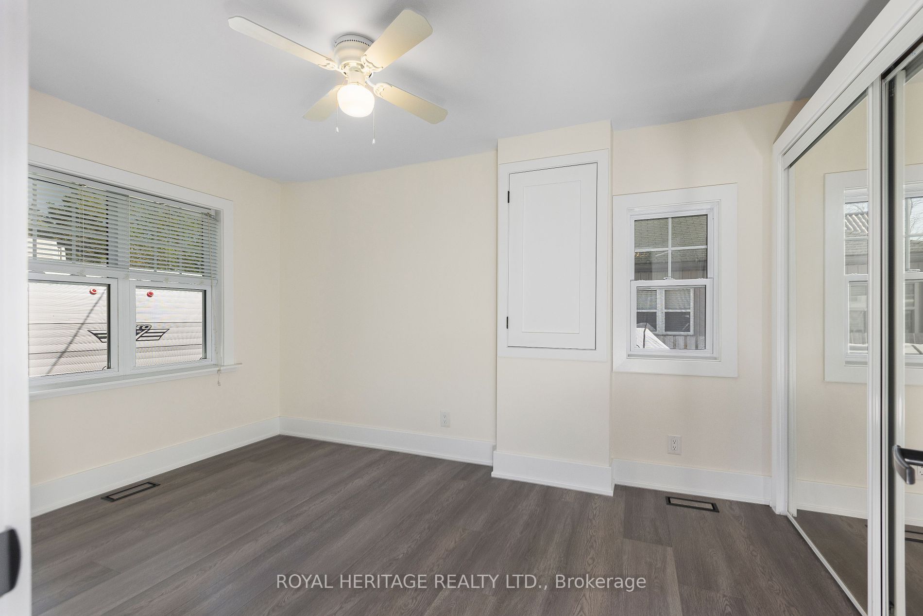 1275 Killarney Beach Rd