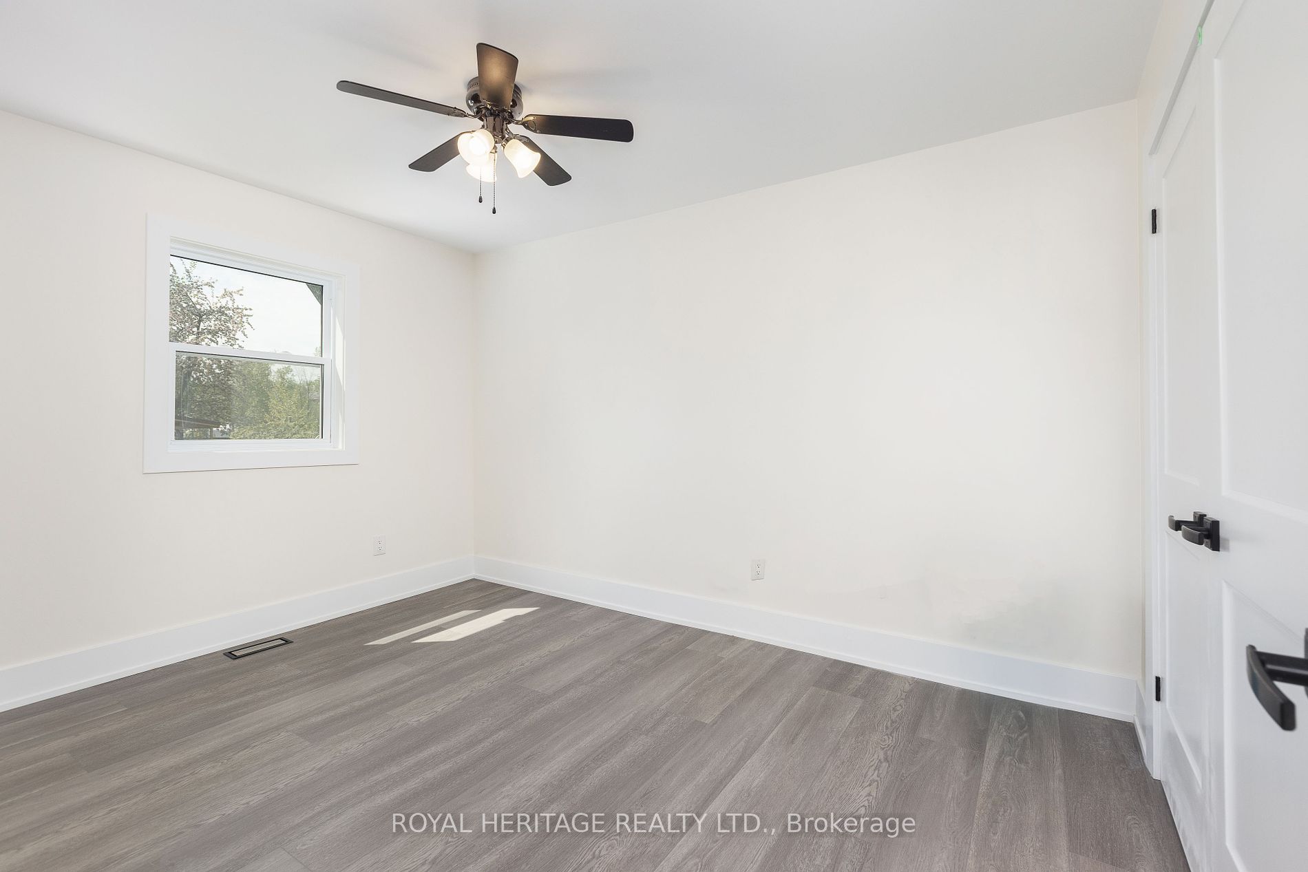 1275 Killarney Beach Rd
