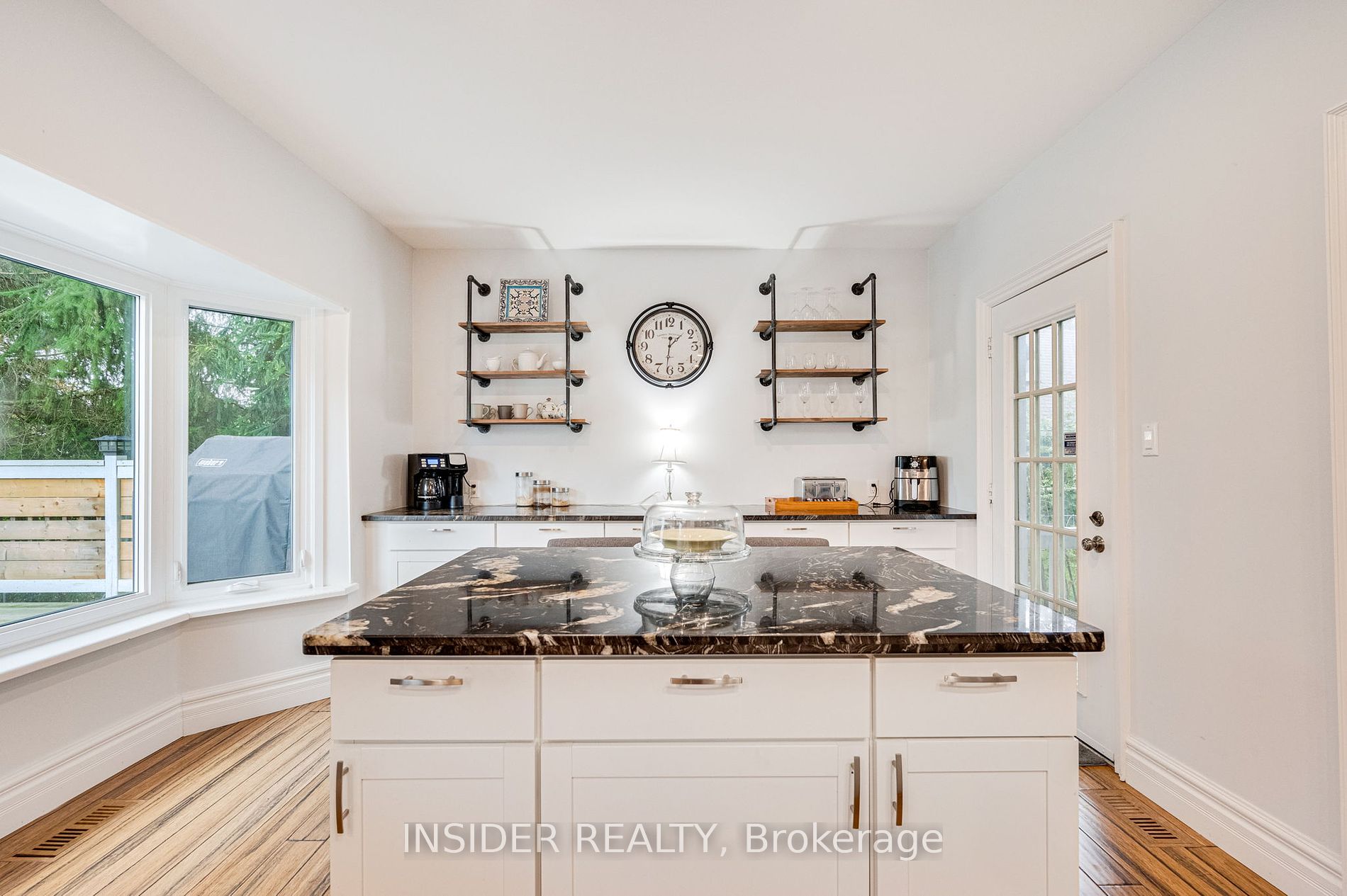 17 Smith Dr