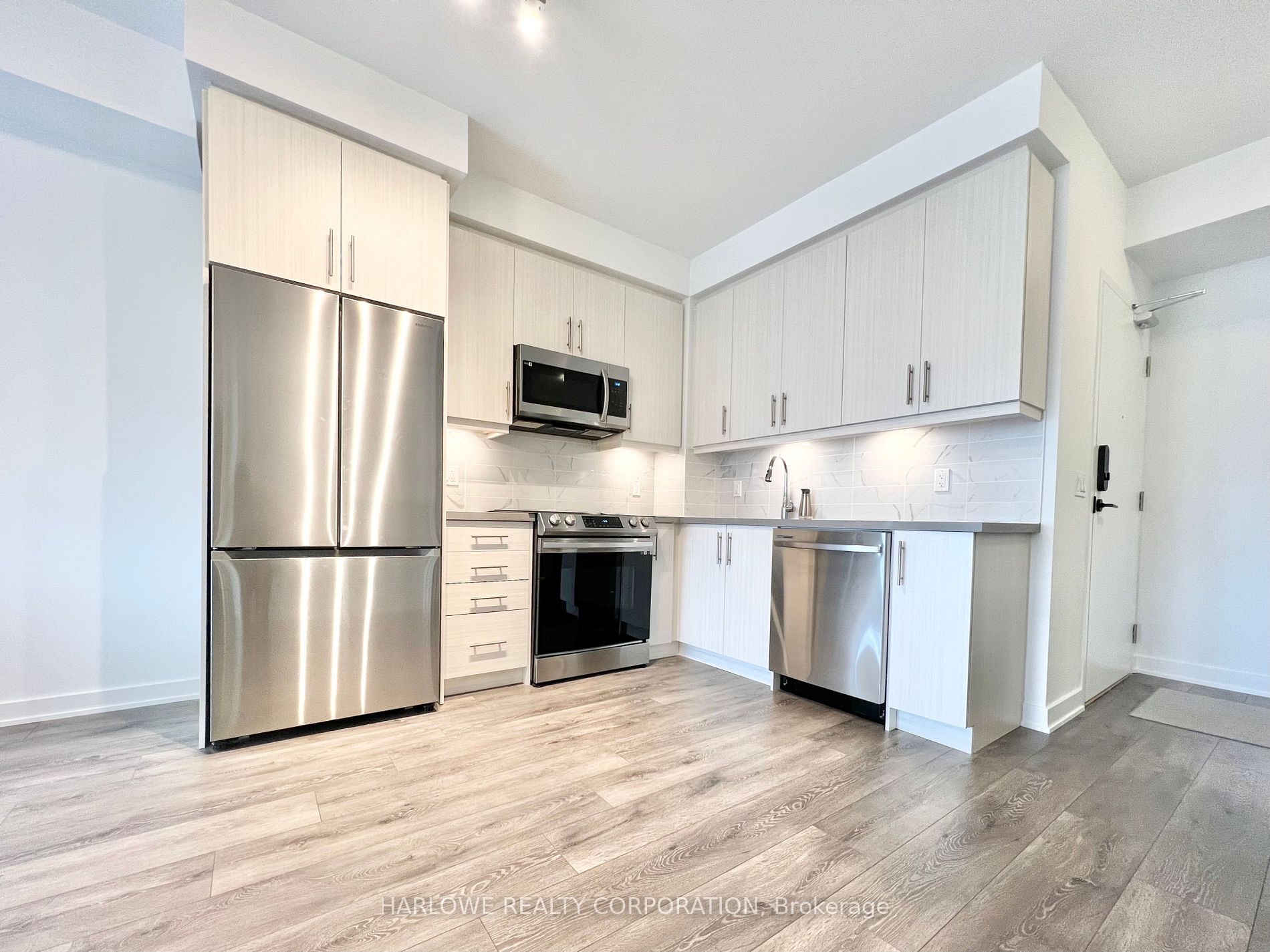 105 Oneida Crescent #1207