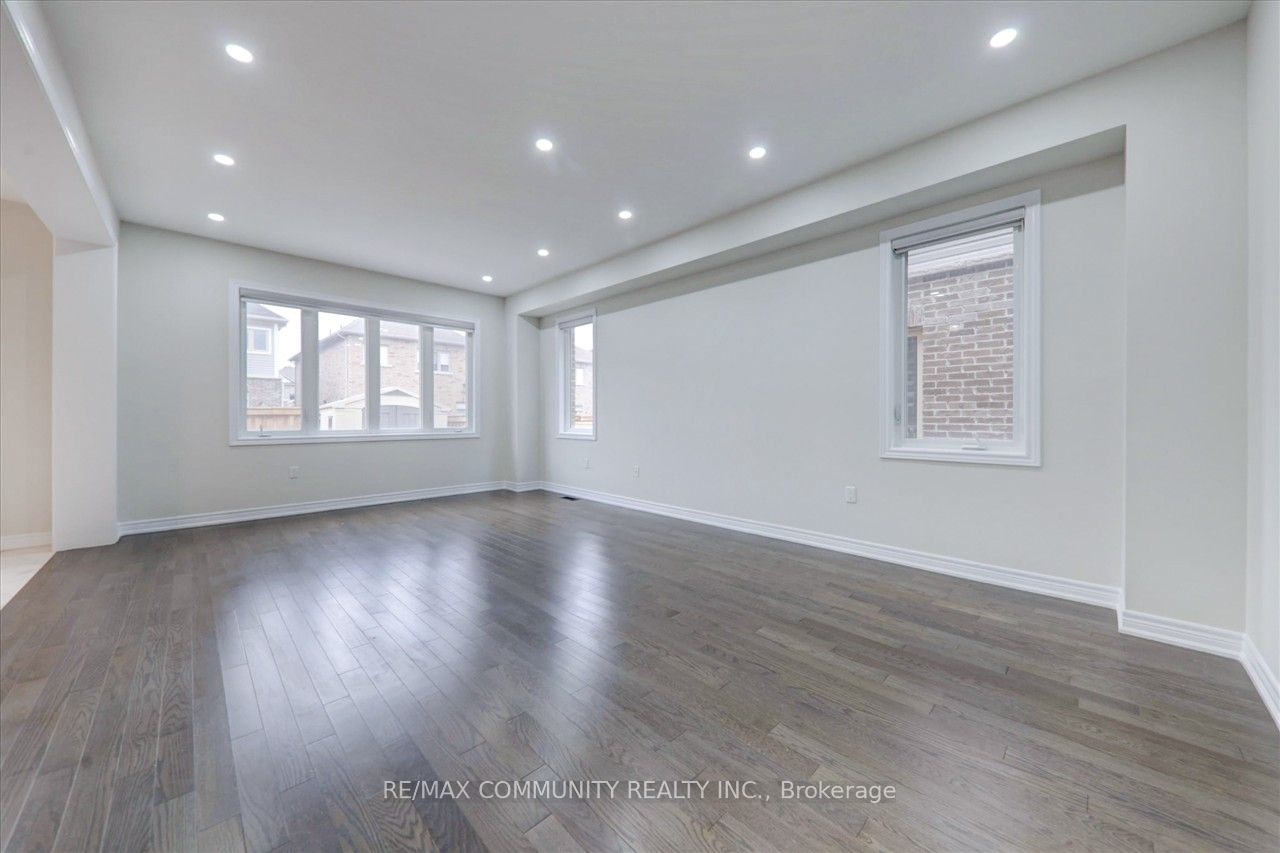 89 Gallagher Crescent W