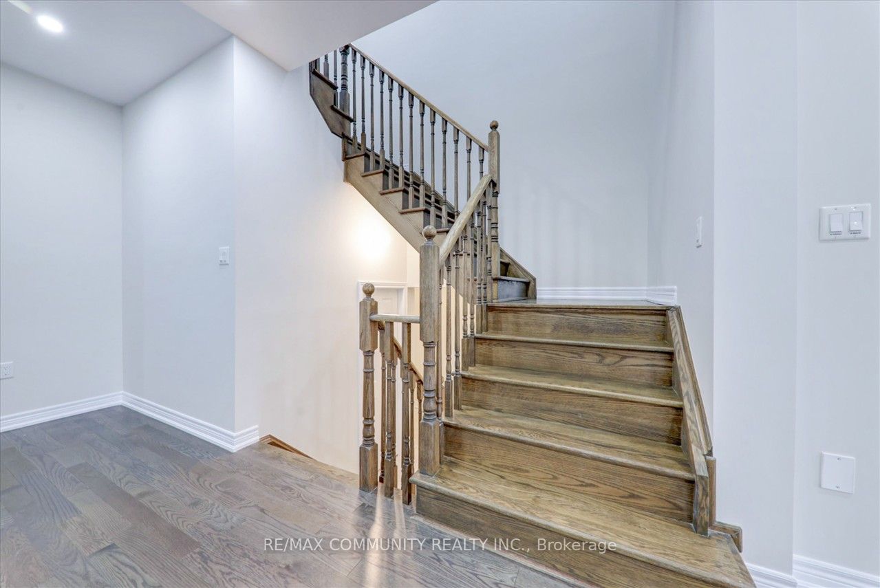 89 Gallagher Crescent W