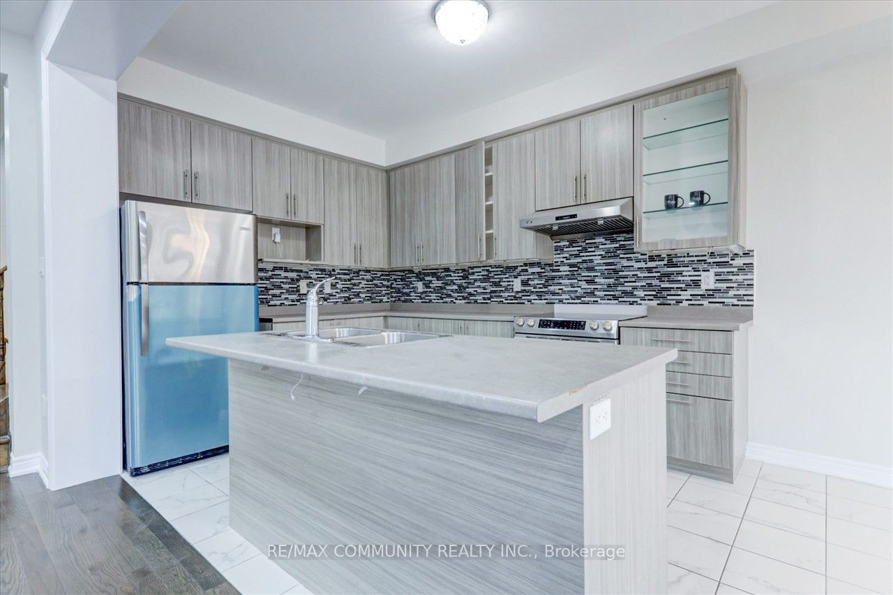 89 Gallagher Crescent W