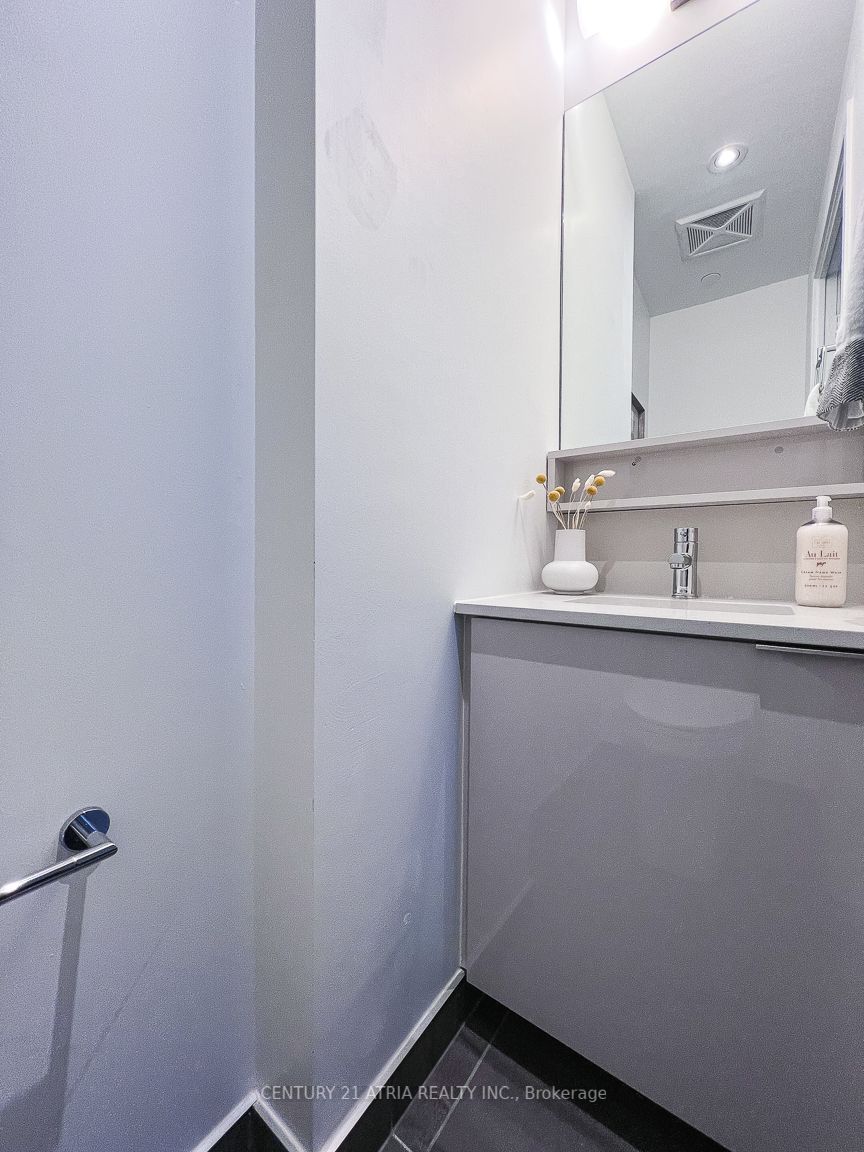 950 Portage Pkwy, #202