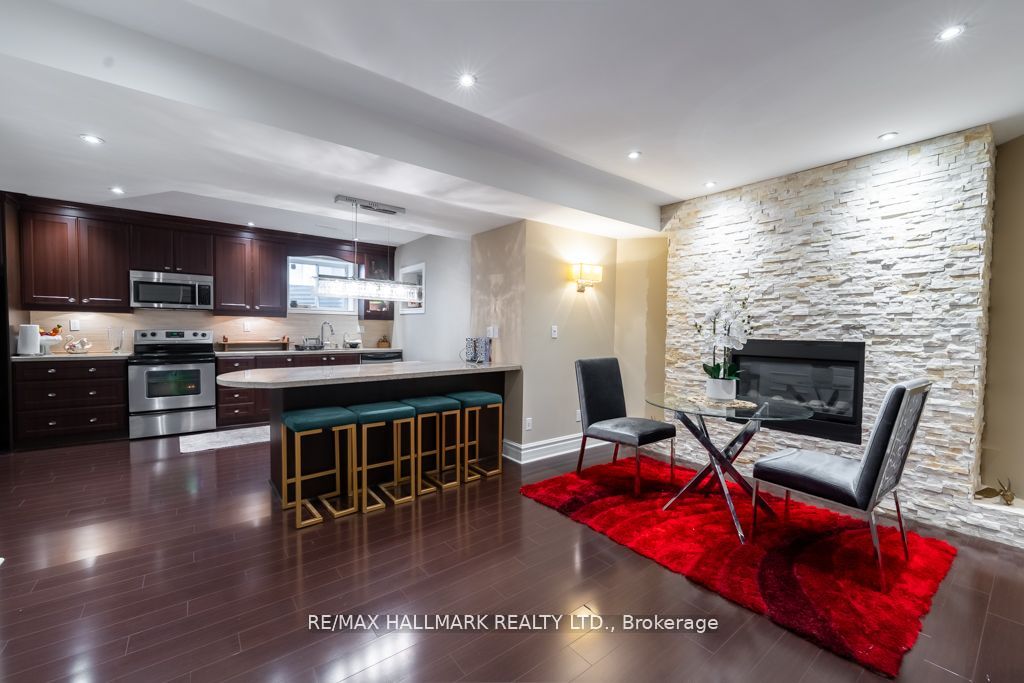 384 Kennedy St W