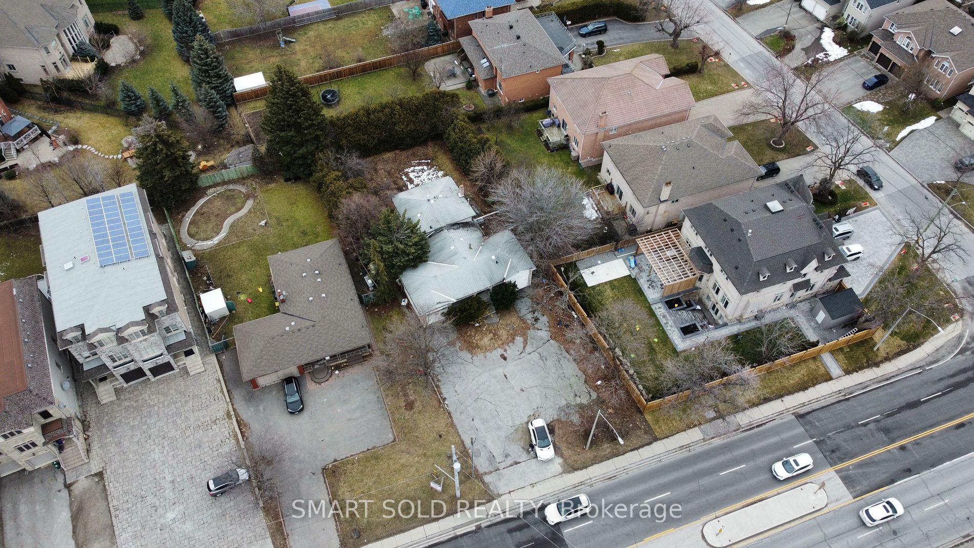 9191 Bathurst St