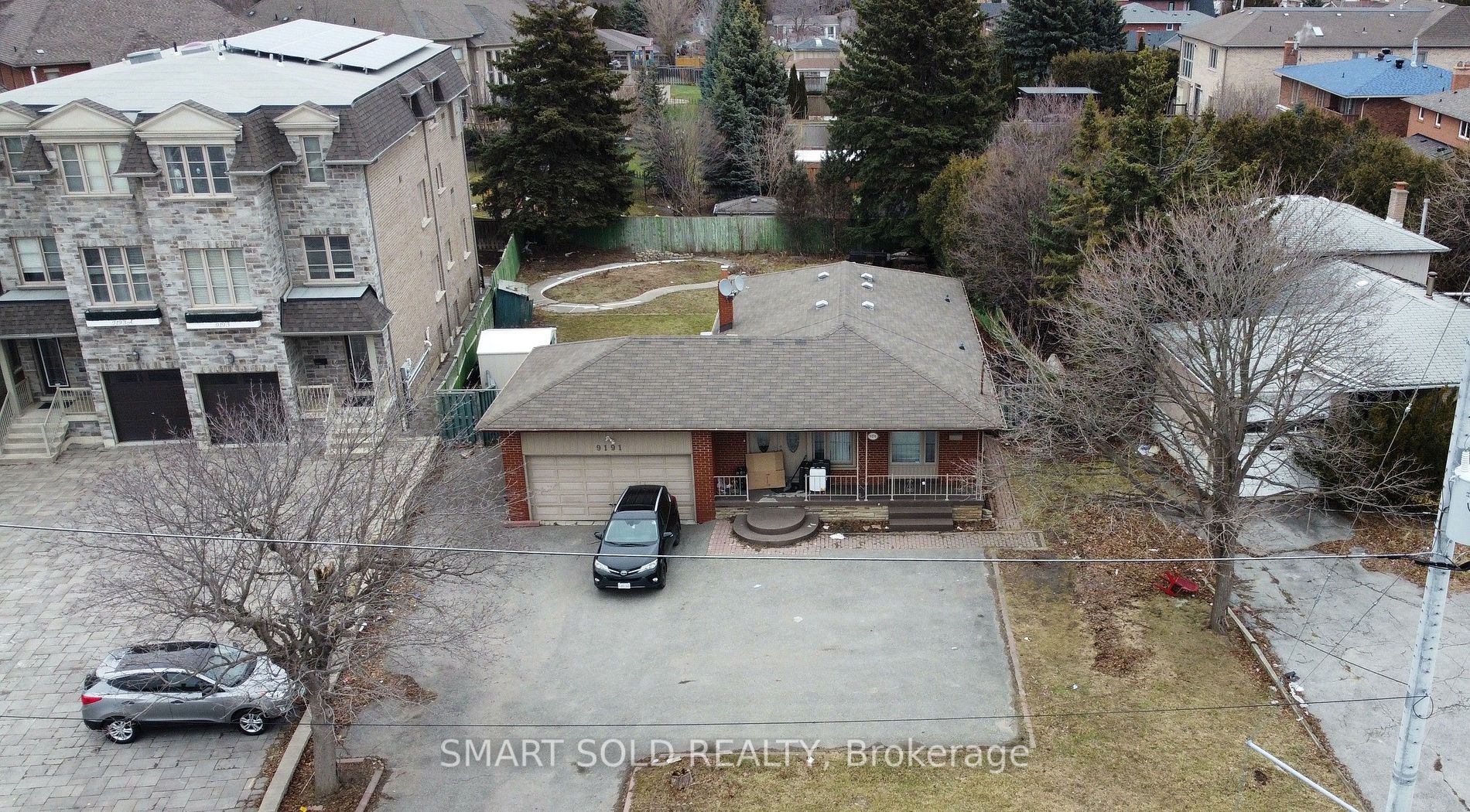 9191 Bathurst St