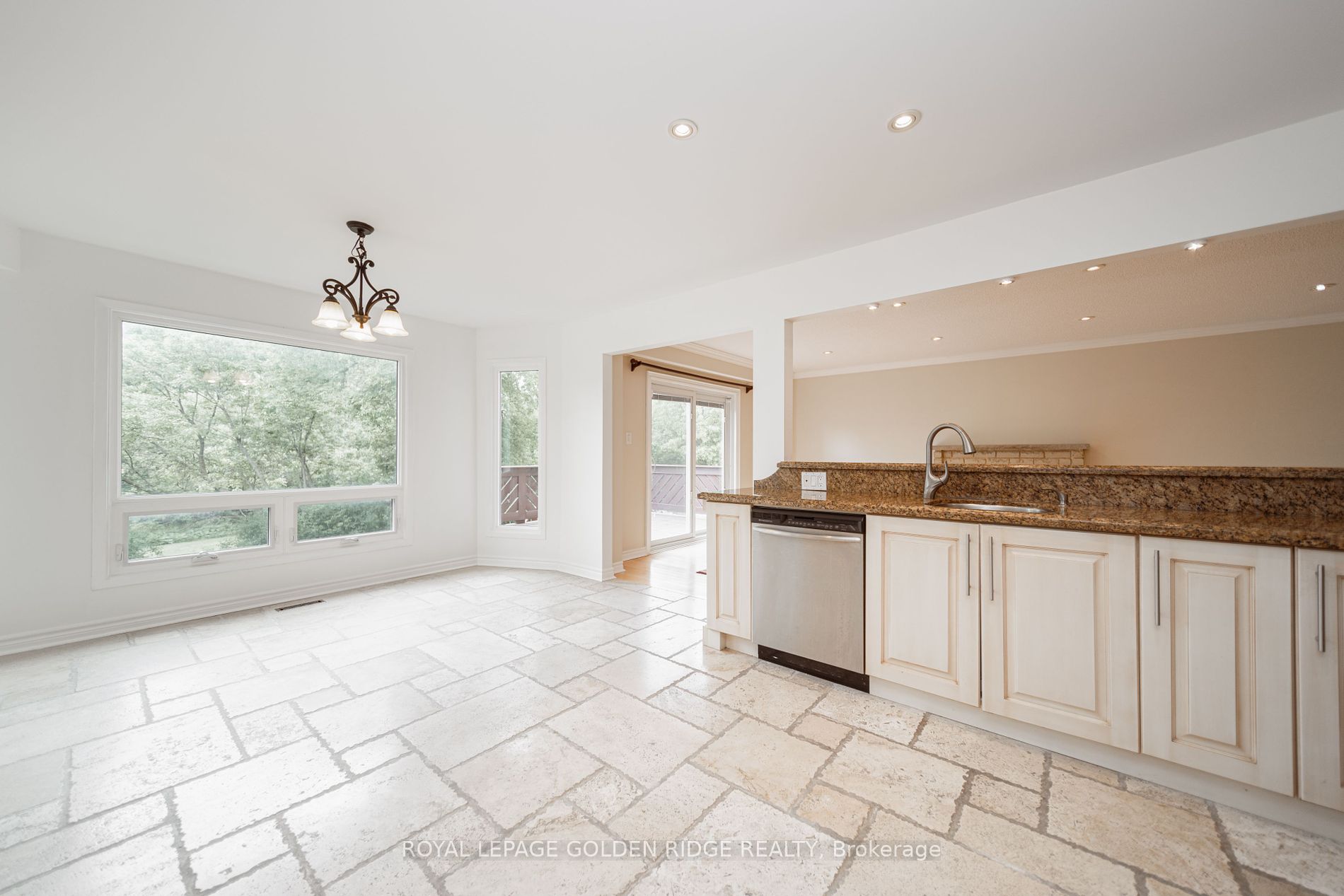 151 Old Surrey Lane