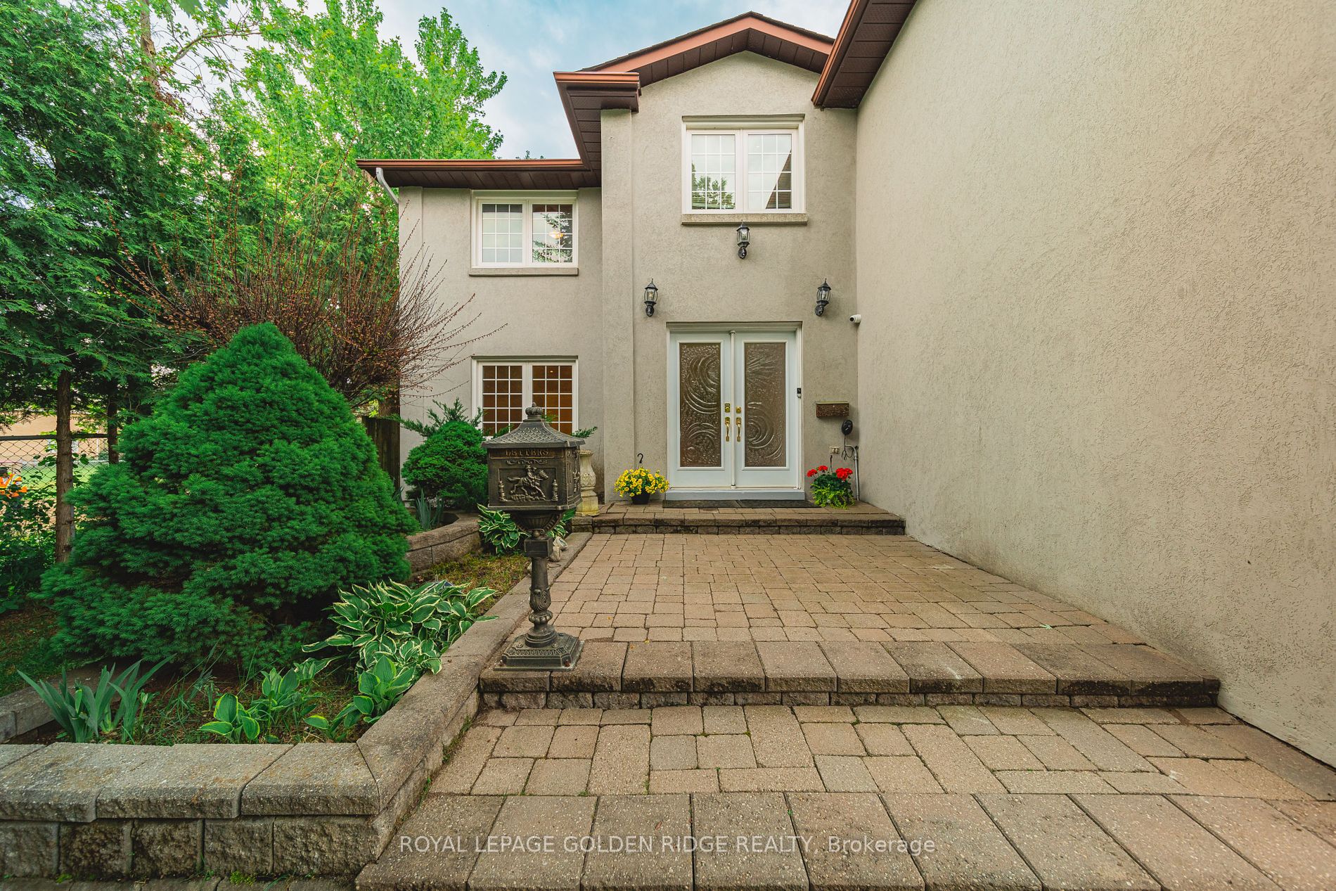 151 Old Surrey Lane