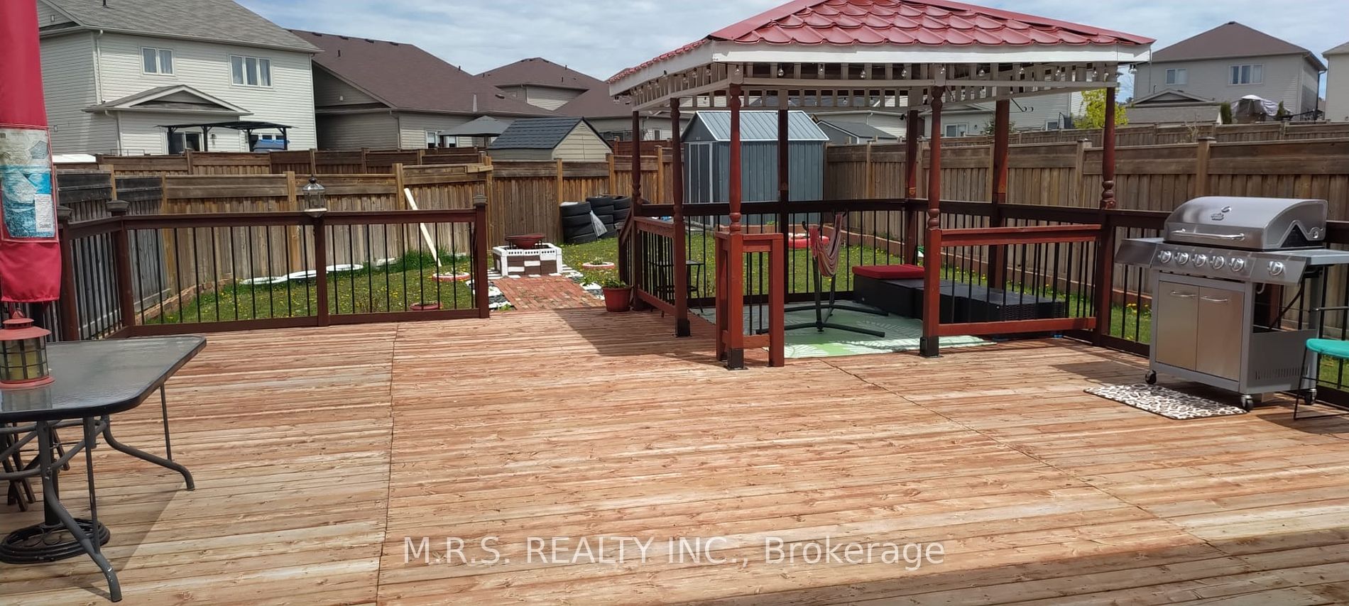 98 Gold Park Gate
