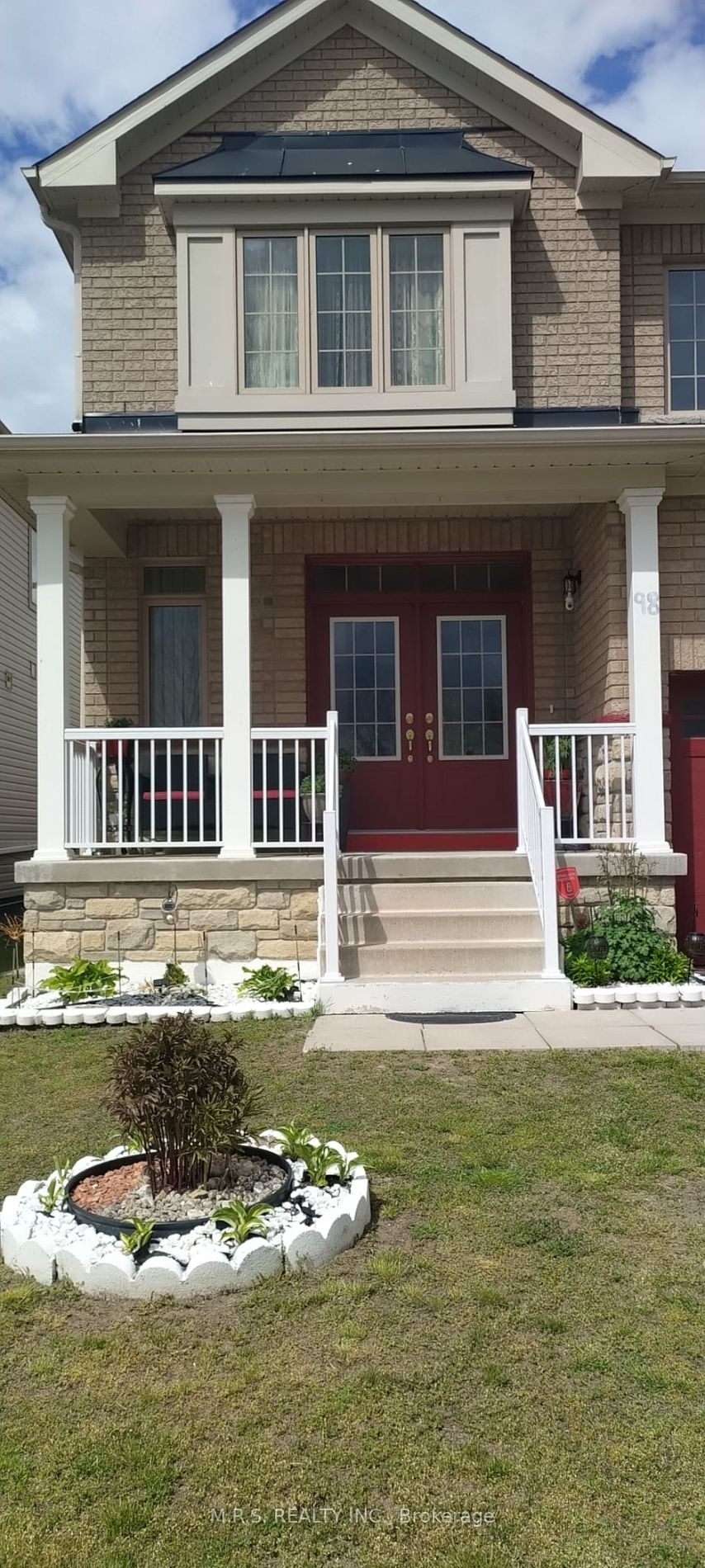 98 Gold Park Gate