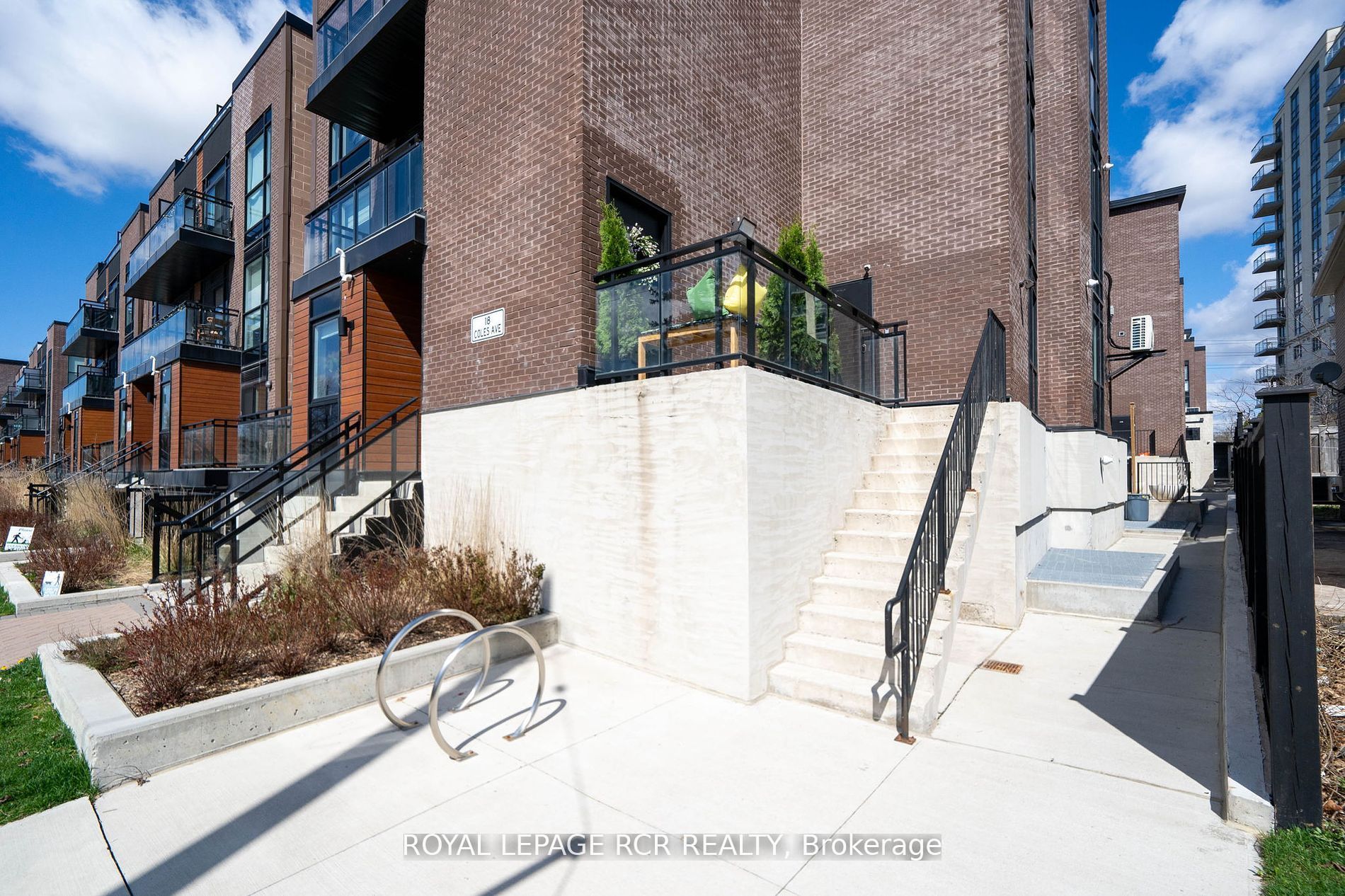 18 Coles Ave, #603