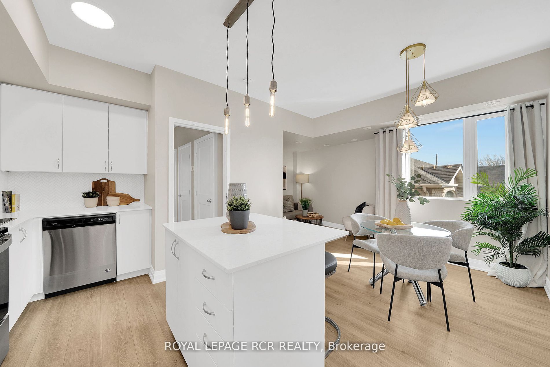 18 Coles Ave, #603
