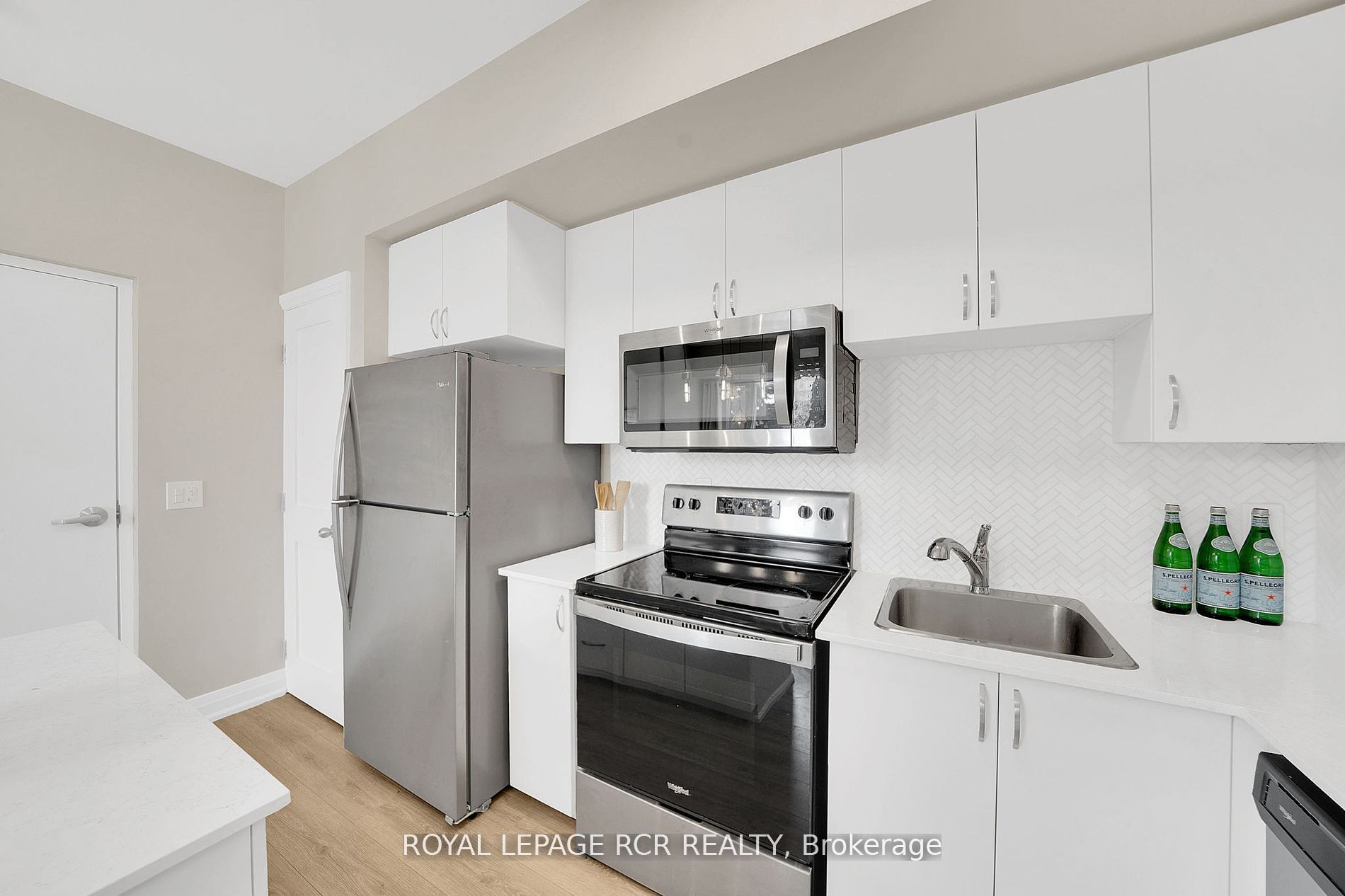18 Coles Ave, #603