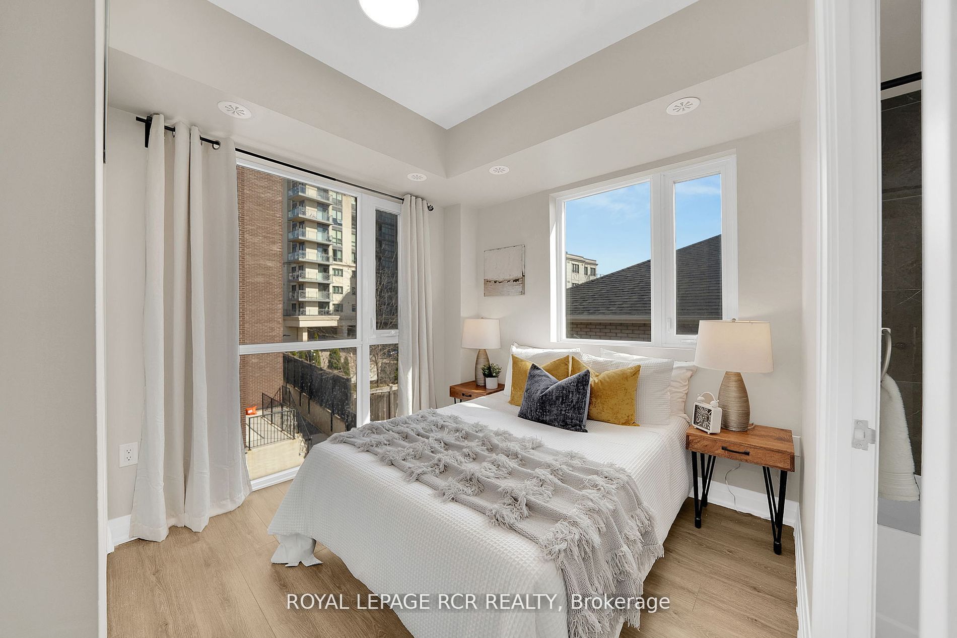 18 Coles Ave, #603
