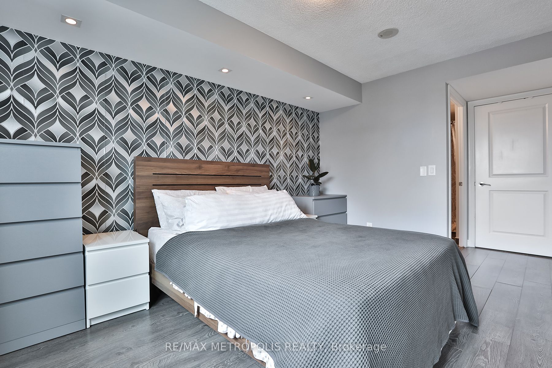 7730 Kipling Avenue #311