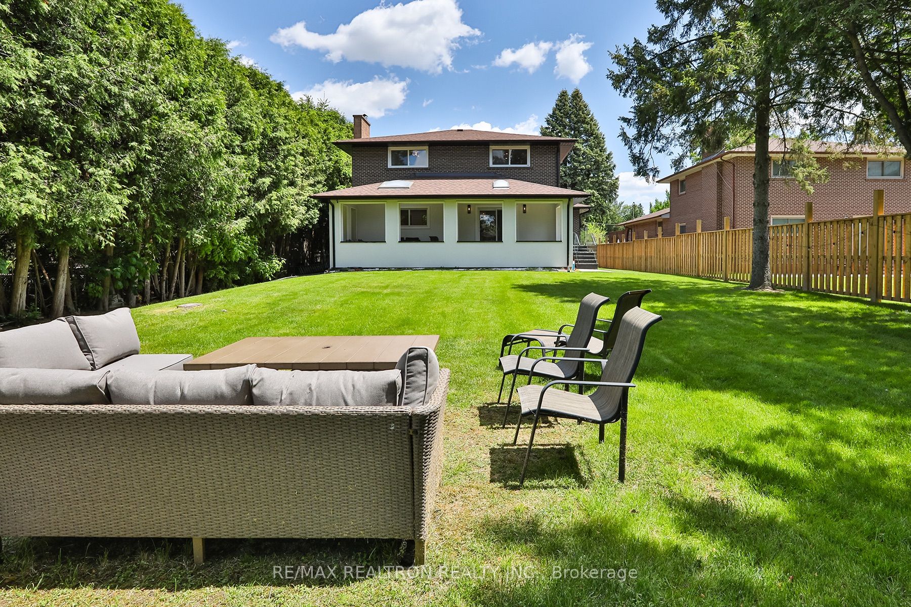 80 Sprucewood Dr