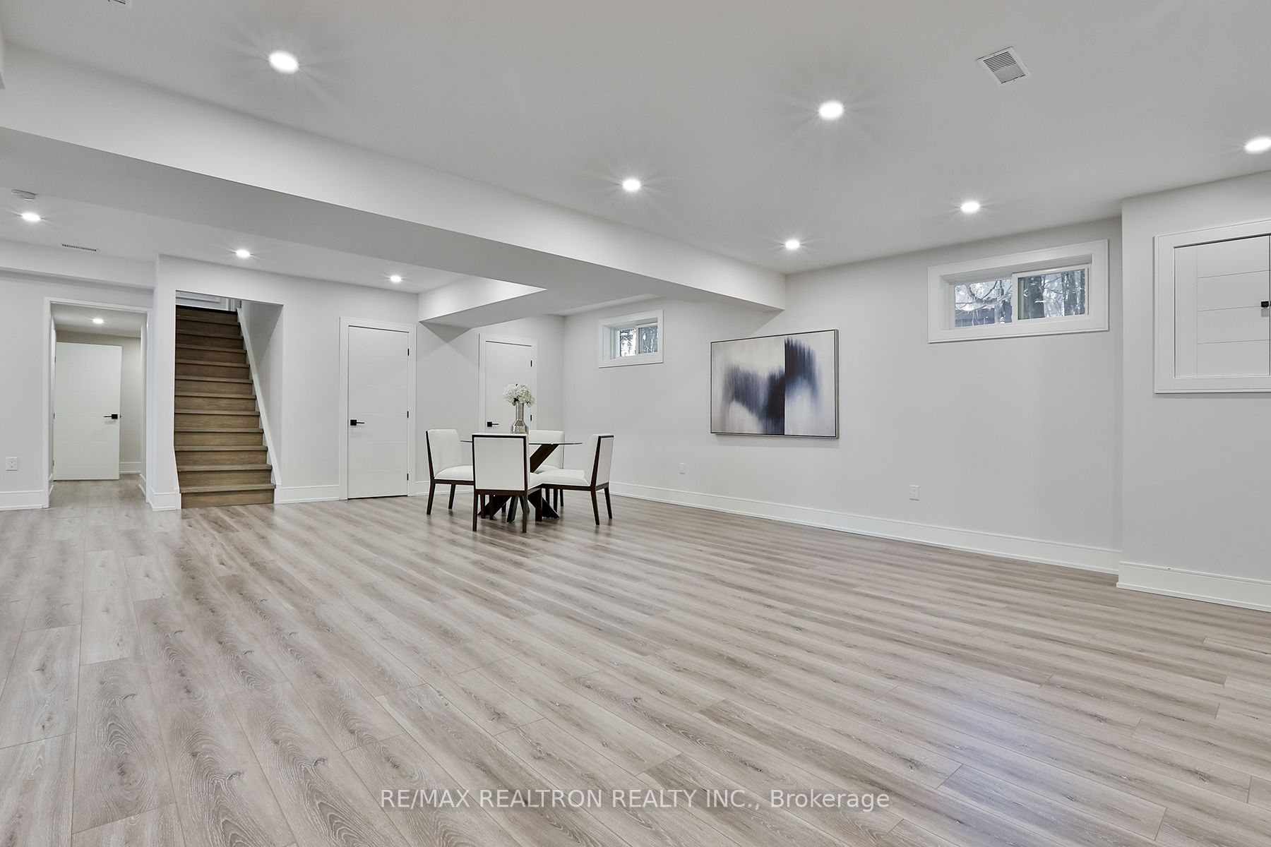 80 Sprucewood Dr
