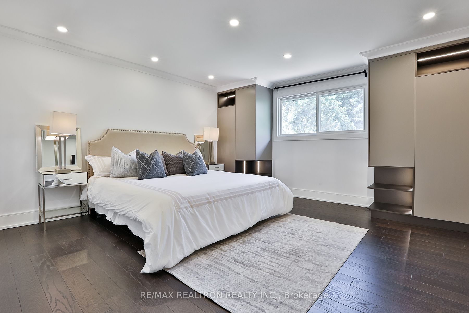 80 Sprucewood Dr