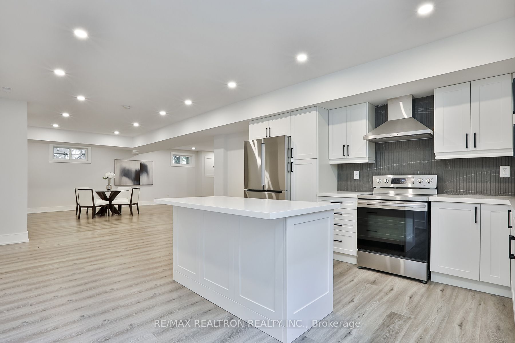 80 Sprucewood Dr