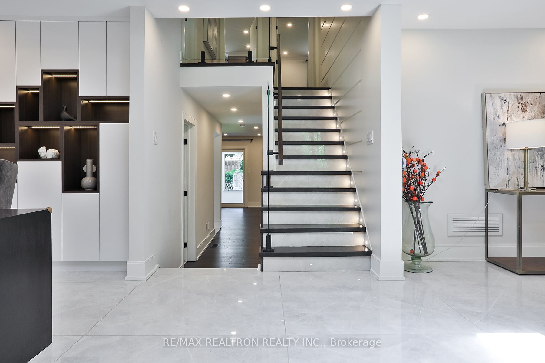 80 Sprucewood Dr