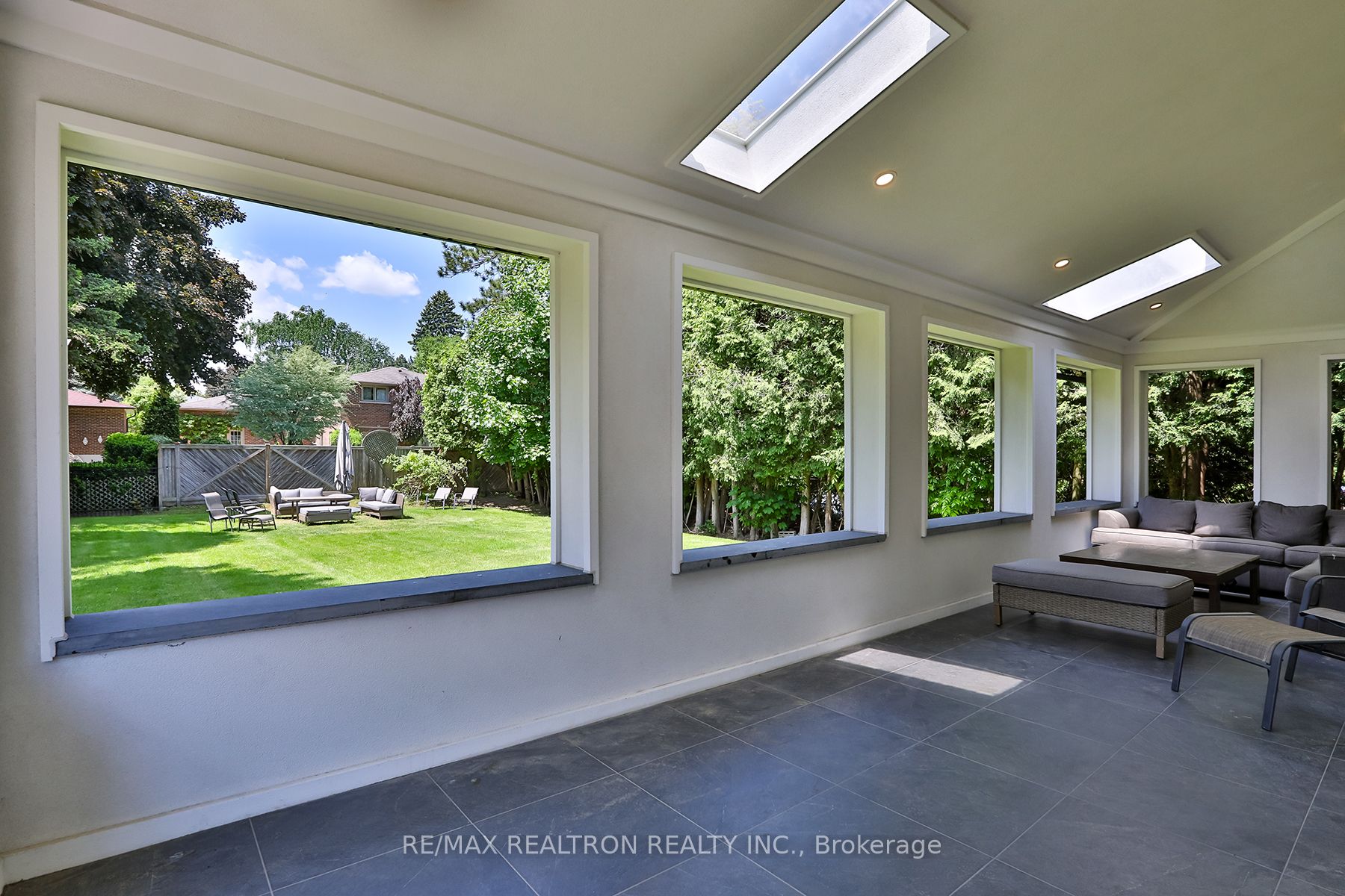 80 Sprucewood Dr