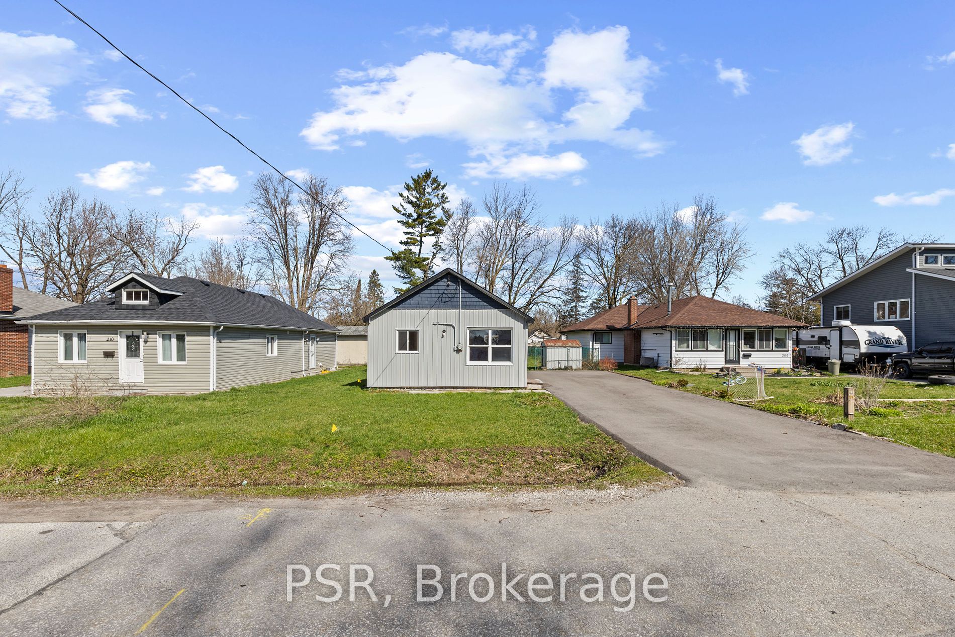 208 Bayview Ave