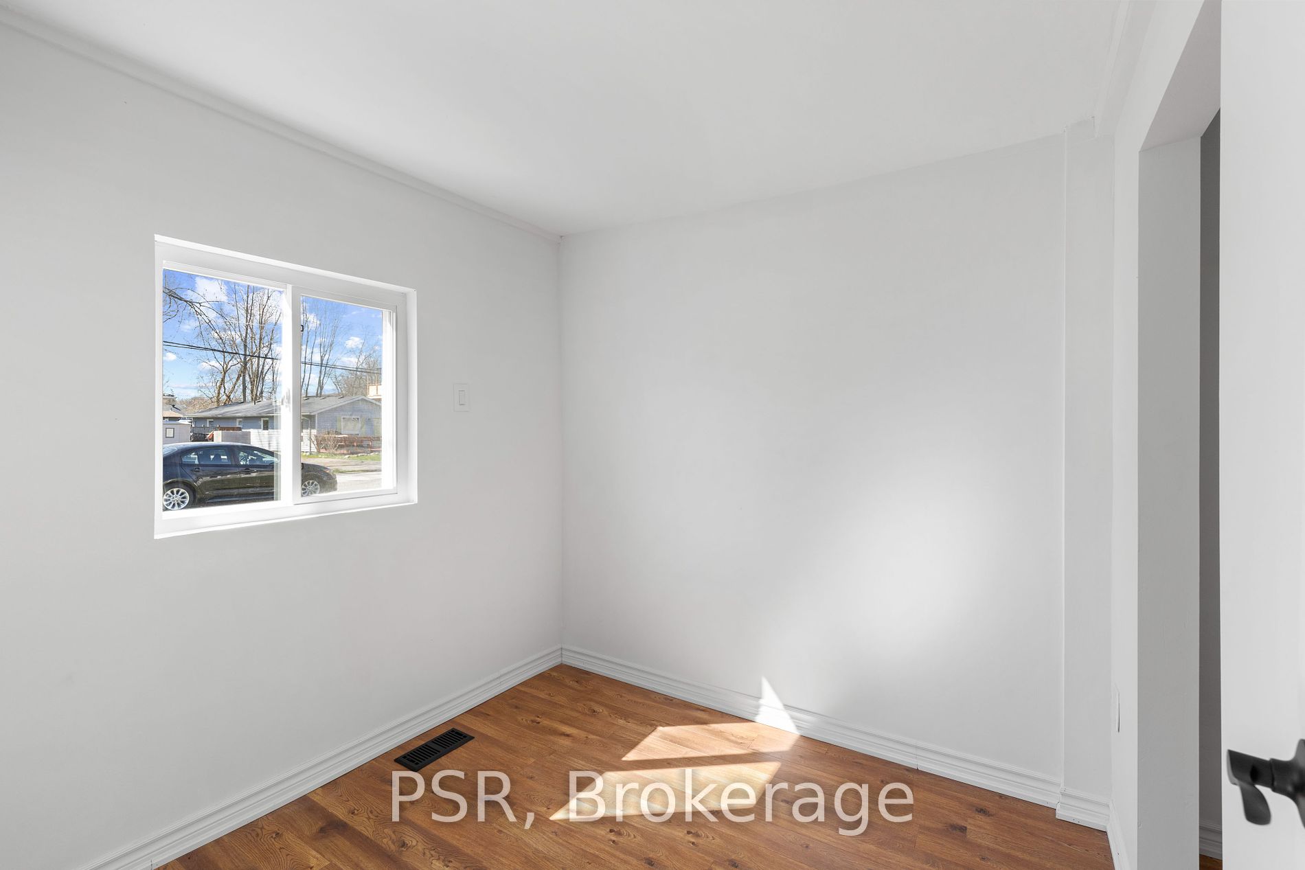 208 Bayview Ave