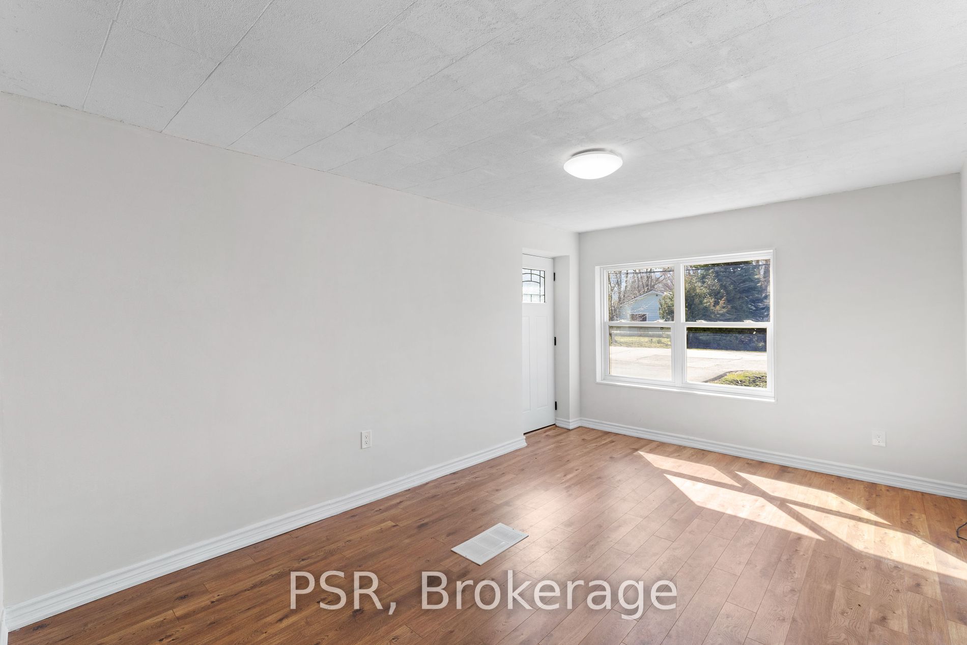 208 Bayview Ave