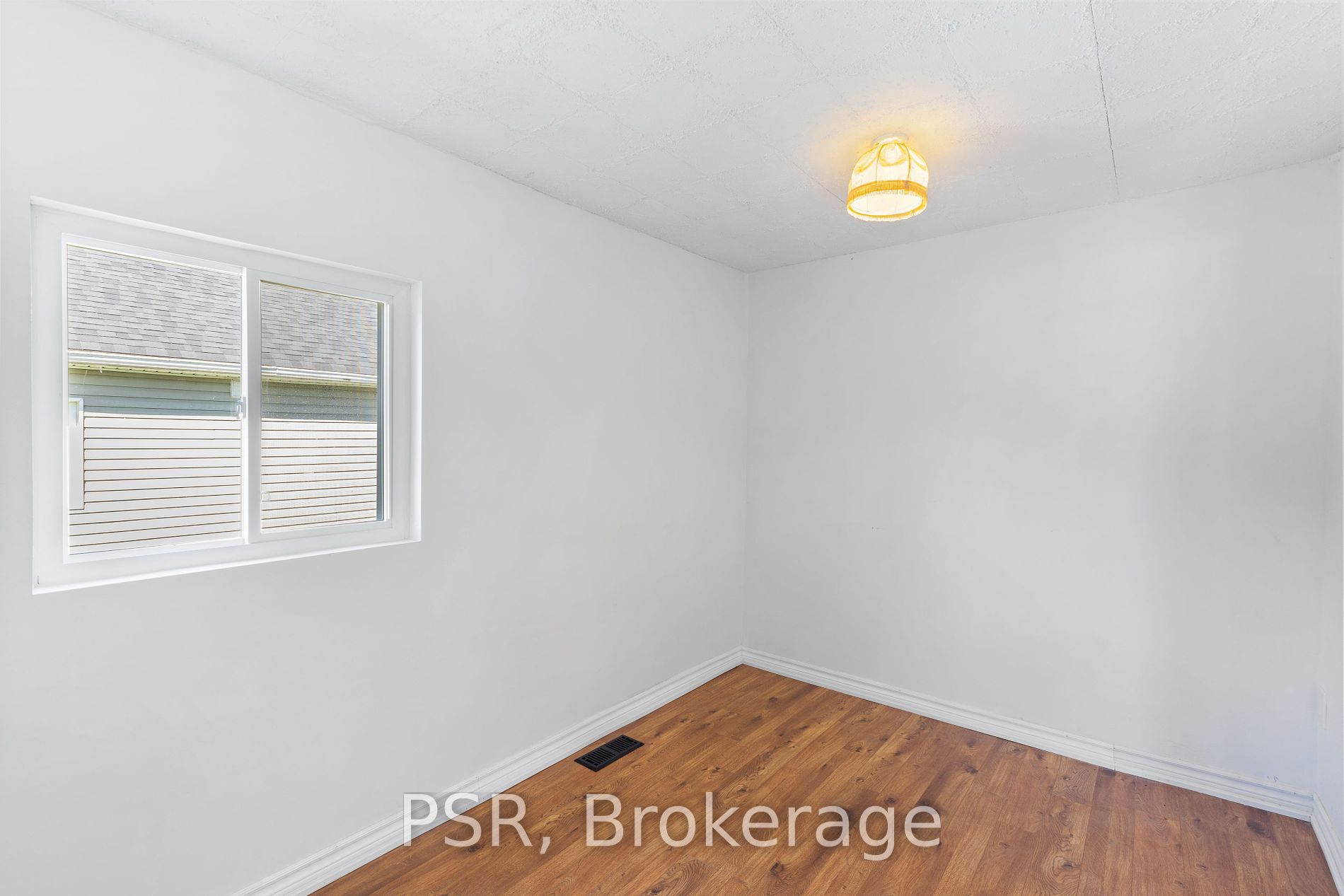 208 Bayview Ave