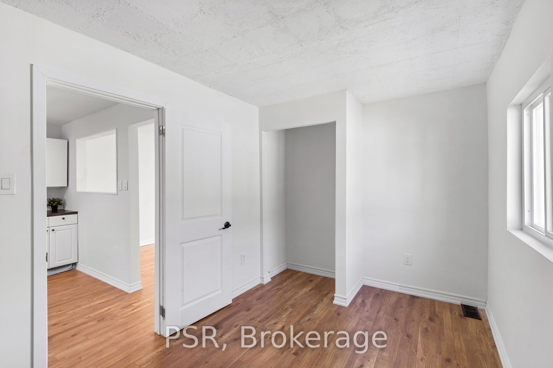 208 Bayview Ave