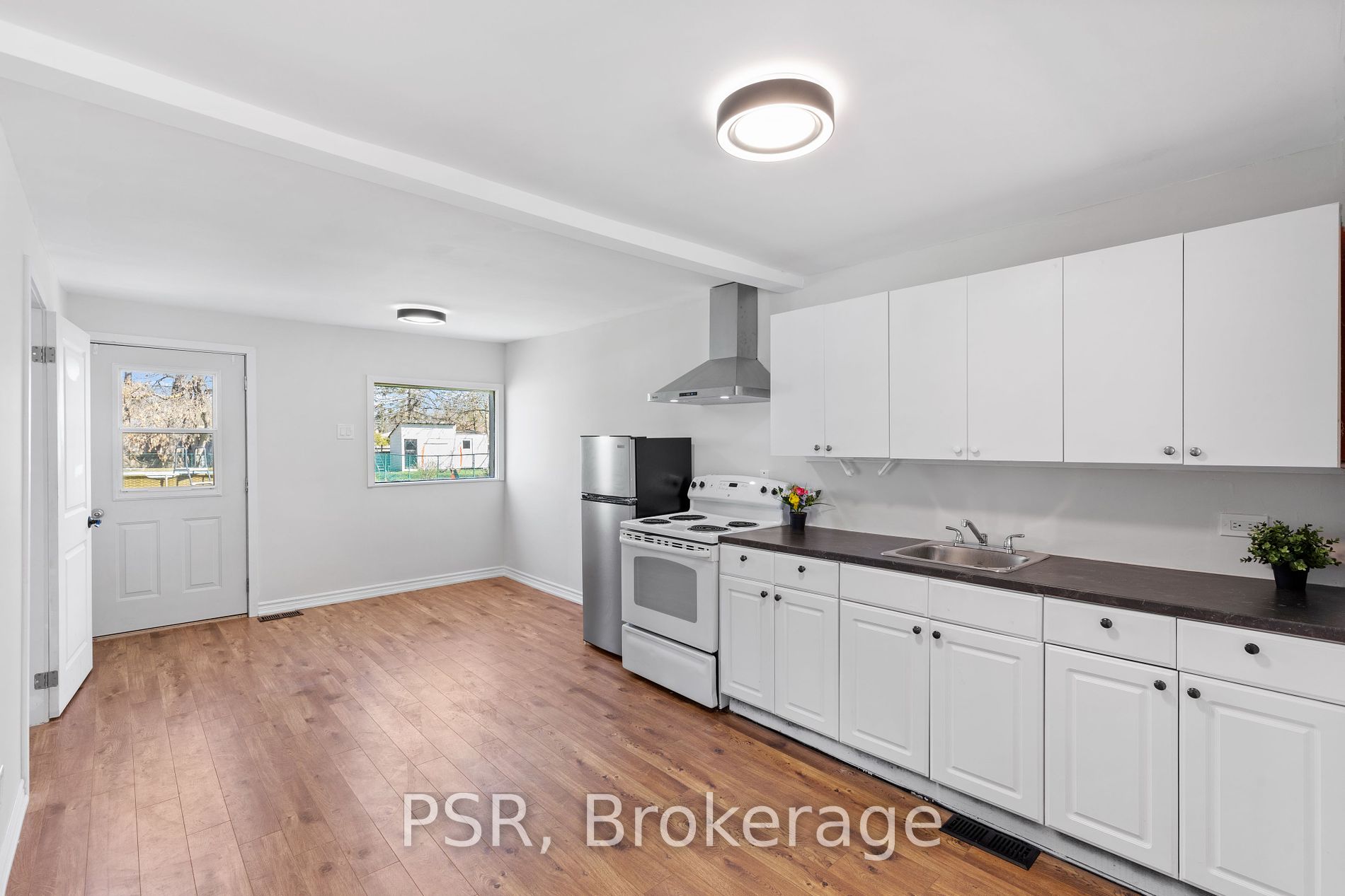 208 Bayview Ave