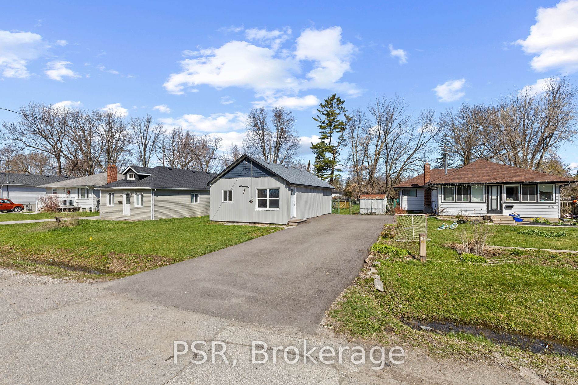 208 Bayview Ave