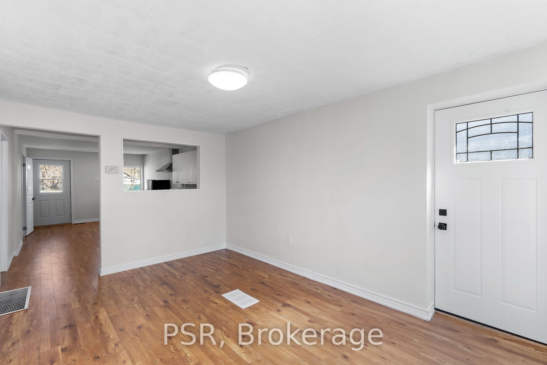 208 Bayview Ave